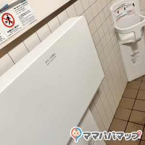 蓮華寺池公園 第一駐車場 公衆トイレのオムツ替え台情報 画像2