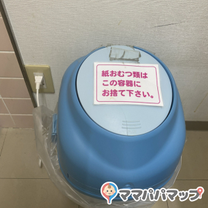 西松屋 山形吉原店の授乳室・おむつ替え台の写真(1枚目)