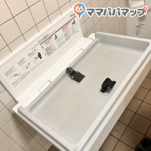 蓮華寺池公園 第一駐車場 公衆トイレのオムツ替え台情報 画像1