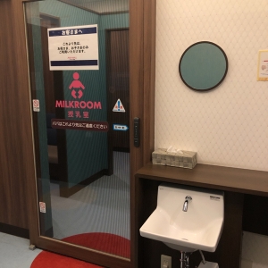 入口は自動ドア