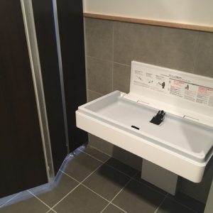 女子トイレにおむつ交換台がありました