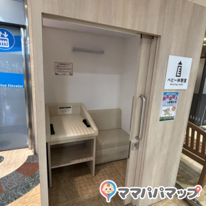 リヴィン田無カインズ　エレベーター前(3F)の授乳室・おむつ替え台の写真(3枚目)