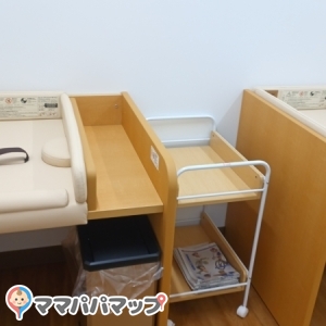 オムツ替え台