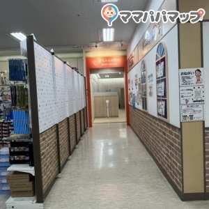 靴屋と英会話教室の間に入口