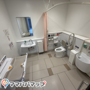 ソフマップ 神戸ハーバーランド店のオムツ替え台情報 画像1