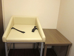 札幌グランドホテル(本館1階 ベルカウンター裏手)の授乳室・おむつ替え台の写真(7枚目)