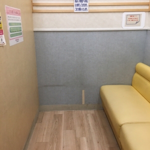 1人用だけど結構広く、ベビーカーも楽々入れる