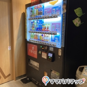 入口に自販機あります。