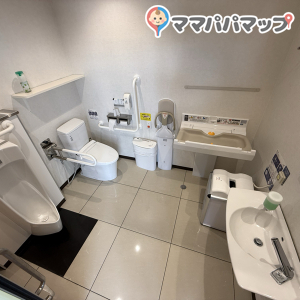 ジョーシンアウトレット奈良三条大路店のオムツ替え台情報 画像1