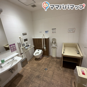 イオンタウン姫路（みんなのトイレ）のオムツ替え台情報 画像1