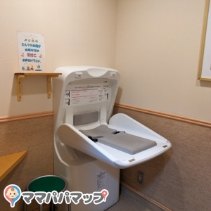 群馬中央病院(1F)のオムツ替え台情報 画像1