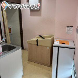 さるやまキッチン1階(1F)の授乳室・おむつ替え台の写真(2枚目)