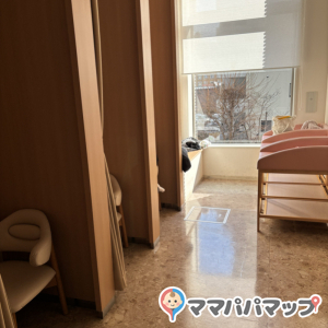 小山市子育て支援総合センター(2F)の授乳室・おむつ替え台の写真(1枚目)