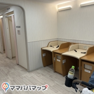 オムツ替ベッドは大きめで使いやすい