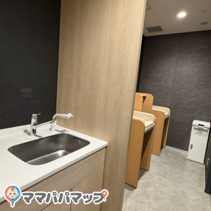 赤坂トラストタワー(2F)の授乳室・おむつ替え台の写真(1枚目)