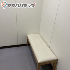 アルク 南岩国店の授乳室・おむつ替え台の写真(2枚目)