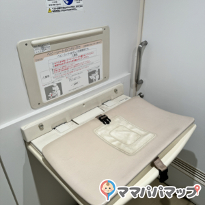 トヨタモビリティ東京 三鷹野崎北店(1F)の授乳室・おむつ替え台の写真(3枚目)