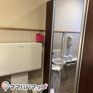 コメダ珈琲店 イオンモール鹿児島前店のオムツ替え台情報 画像2