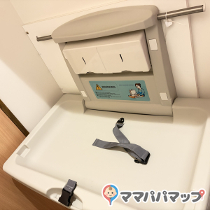 狭いですが、奥のお手洗いに設置されていました。