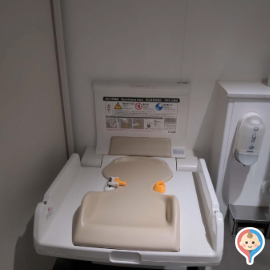 1階西側エントランス側多目的トイレ