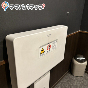焼肉きんぐ 板橋前野町店の授乳室・おむつ替え台の写真(3枚目)