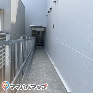 連絡通路→SKしんきんプラザ4階