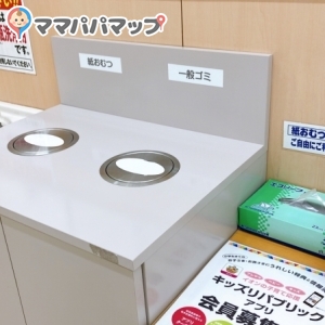 使用済オムツ用のビニール袋もありました。