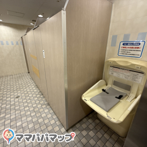 イズミヤ 神戸玉津（2階NICOPA側）(2F)のオムツ替え台情報 画像1