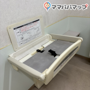 ドラッグストアコスモス 西大寺店のオムツ替え台情報 画像1