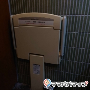 にぎり長次郎　茨木インター店(1F)のオムツ替え台情報 画像1