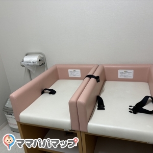 オムツ替え台は2台あって綺麗です。