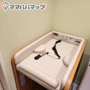 綺麗でオムツ台やゴミ箱もあります