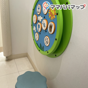 授乳室内にある遊べる玩具です