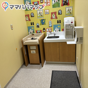 東京インテリア家具　大津店(1F)の授乳室・おむつ替え台の写真(3枚目)