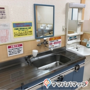 イオン赤穂店(2階 赤ちゃん休憩室)の授乳室・おむつ替え台の写真(4枚目)