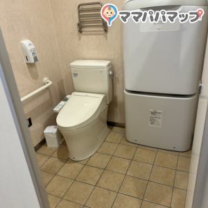 女子トイレ内