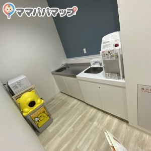 ミルク用のお湯と電子レンジも