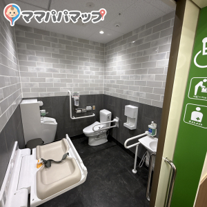 スーパーマルハチ 二見店のオムツ替え台情報 画像1