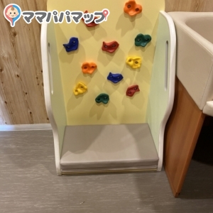 立ったまま交換できるおむつ替え台