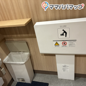 資さんうどん明石二見店のオムツ替え台情報 画像1