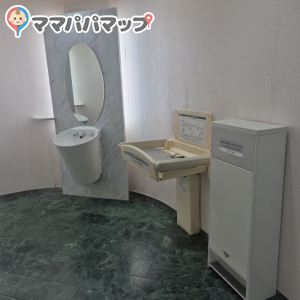 クリスタルタワー１階(1F)の授乳室・おむつ替え台の写真(2枚目)