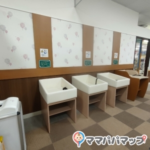 イオン小山店(2階 赤ちゃん休憩室)の授乳室・オムツ替え台情報 画像11