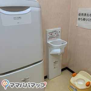 あんステップ　図書コーナー(1F)のオムツ替え台情報 画像1