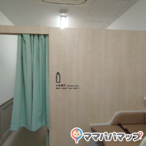 枚方 T-SITE(5F)の授乳室・おむつ替え台の写真(2枚目)