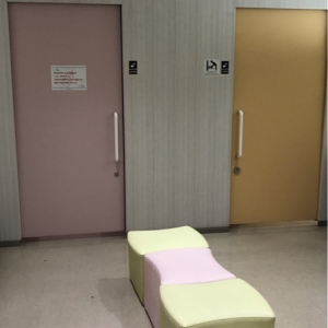 右が鍵付き、左が鍵なし授乳室。