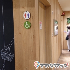 アトレ浦和 (1F多機能トイレ)(1F)の授乳室・おむつ替え台の写真(1枚目)