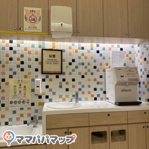 新光三越台北駅前店の授乳室・おむつ替え台の写真(2枚目)