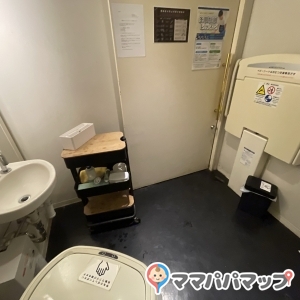 512CAFE&GRILLの授乳室・おむつ替え台の写真(3枚目)