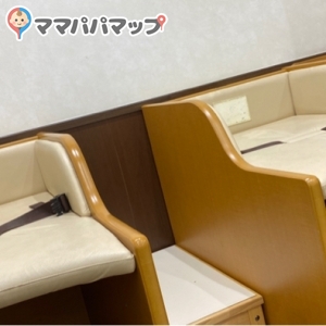 オムツ替え台2台 ゴミ箱あり