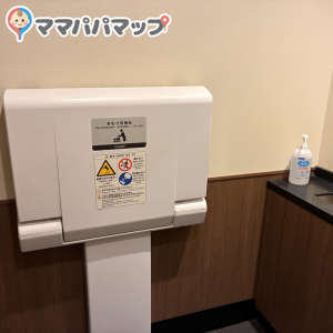 スターバックスコーヒー広島市中央公園店の授乳室・おむつ替え台の写真(2枚目)